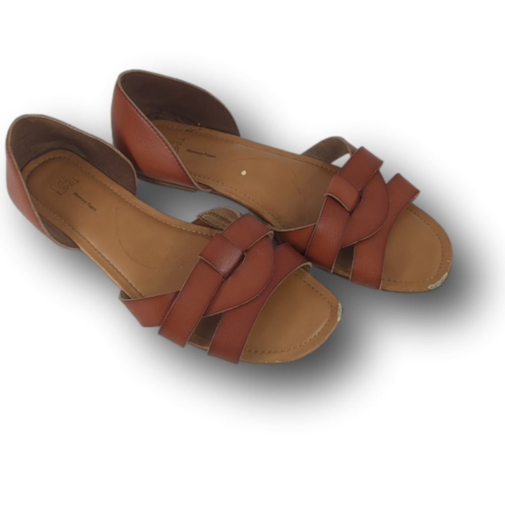 Flat sandals